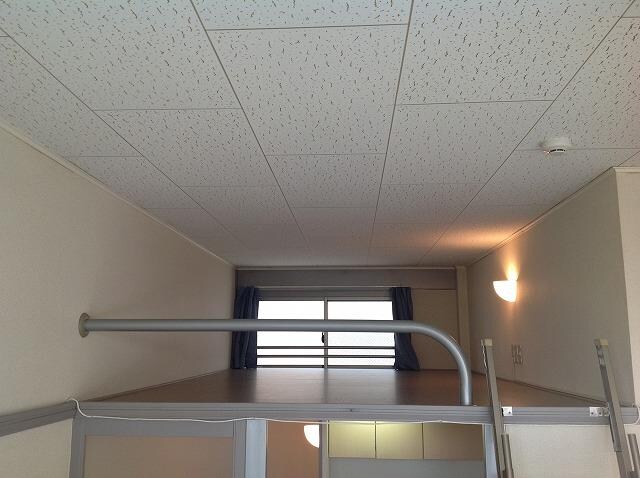 物件内観写真8　(収納・寝室何でも利用可能。)