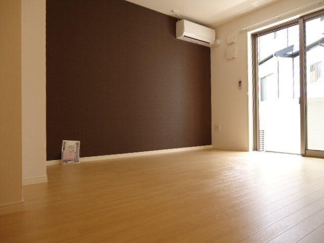 物件内観写真3　(リビング)