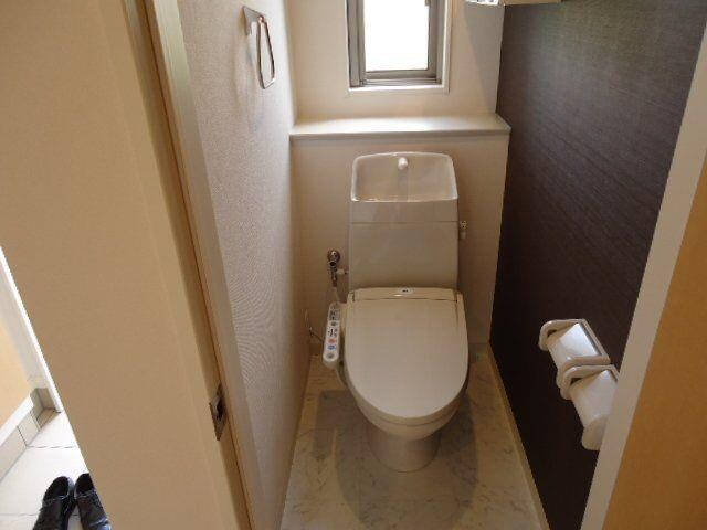 物件内観写真6　(シャワー付トイレ)