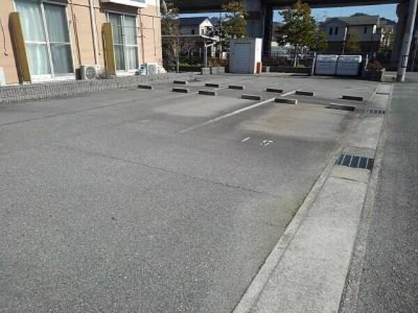 駐車場・駐輪場