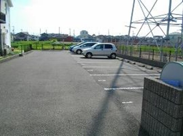 駐車場・駐輪場(駐車場完備)