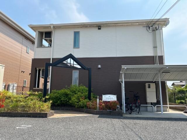 物件外観写真1　(外観写真（昼）)