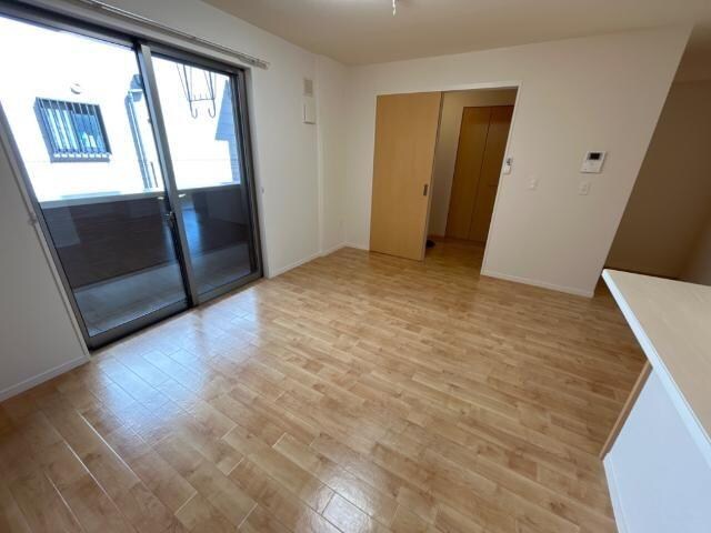 物件内観写真3　(リビング)