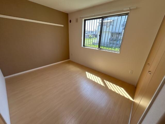 物件内観写真12　(洋室)