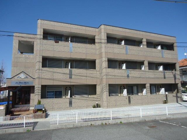 物件外観写真2　(外観写真（昼）)