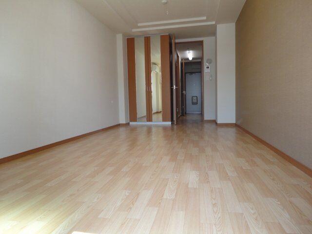 物件内観写真2　(洋室(参照))