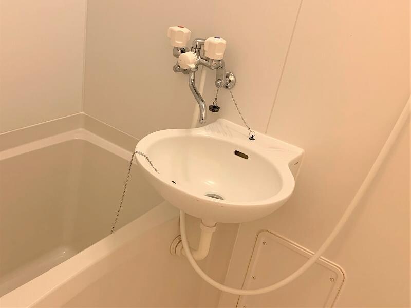 物件内観写真7　(お風呂に洗面台あり。)