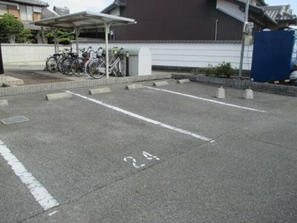 駐車場・駐輪場