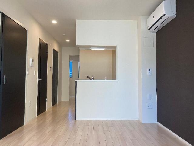 物件内観写真3　(リビング)