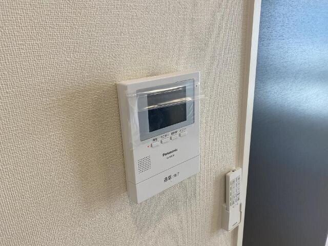 物件内観写真9　(カメラ付インターホン)