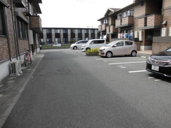 駐車場・駐輪場