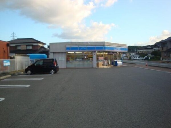 居室(コンビニ（ローソン）まで380ｍ)