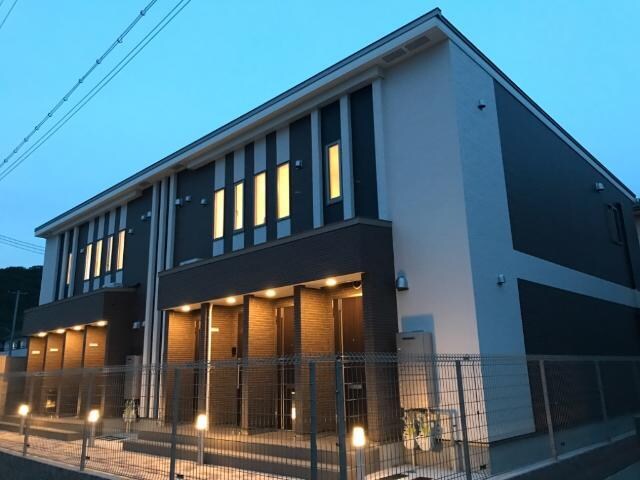 物件外観写真2　(外観写真（夜）)