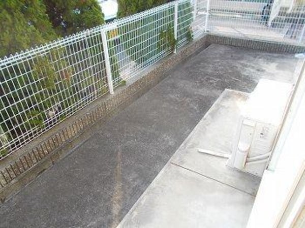 居室(姫路バイパス姫路西インターまで1800m)