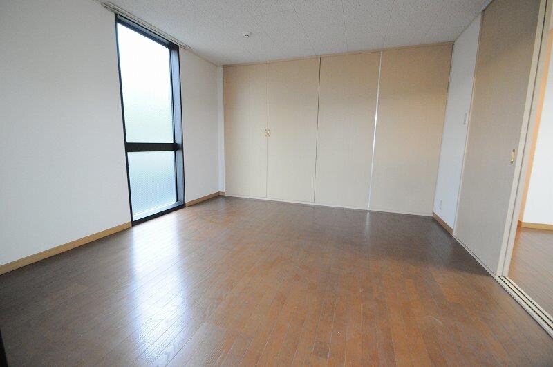 物件内観写真2　(広くて明るいお部屋です)