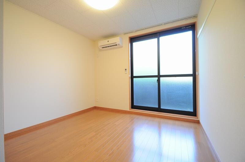 物件内観写真3　(1Fフローリング。)