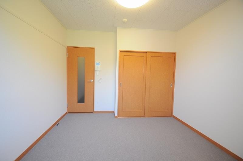 物件内観写真10　(2Fカーペット。)