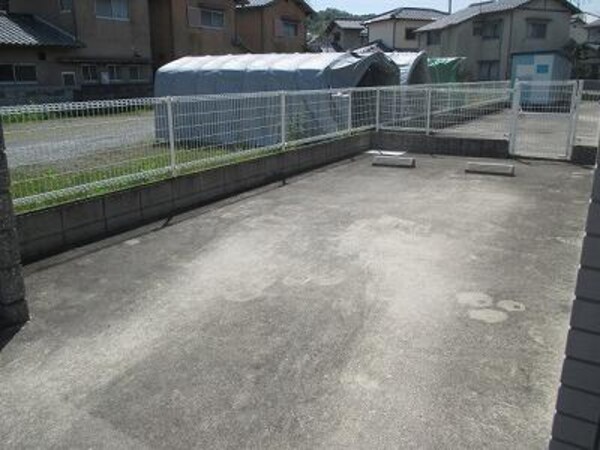 駐車場・駐輪場