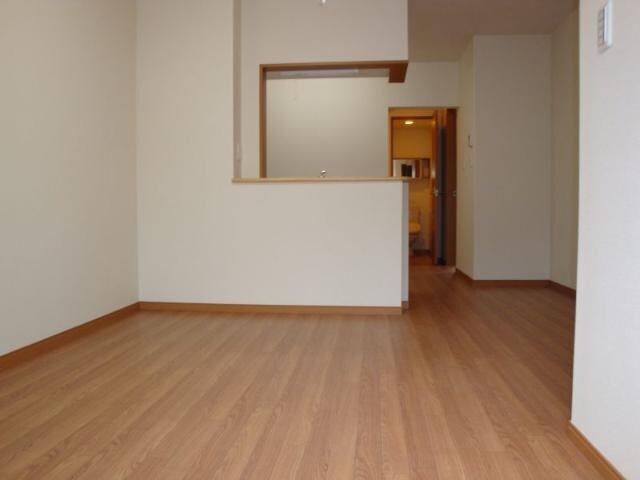 物件内観写真3　(リビング)