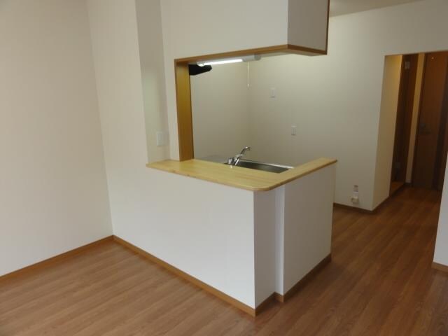 物件内観写真4　(カウンターキッチン)