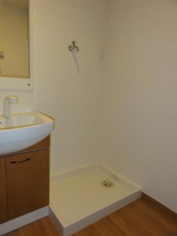 物件内観写真16　(洗濯機置場)