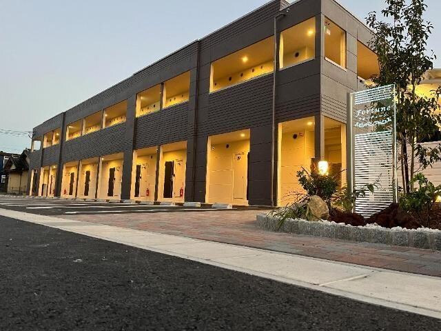 物件外観写真2　(外観写真（夜）)