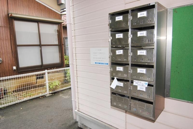 物件内観写真10　(敷地内ゴミ置き場)