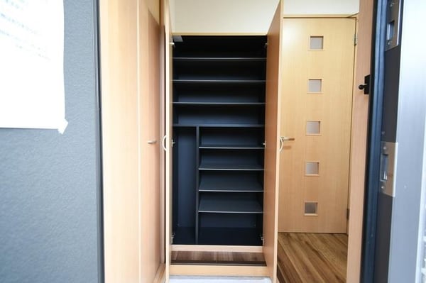 居室(シューズボックス)