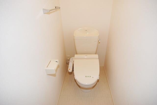 物件内観写真5　(温水洗浄暖房便座)