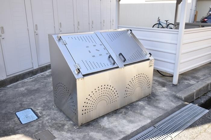 物件内観写真7　(敷地内ゴミBOX)