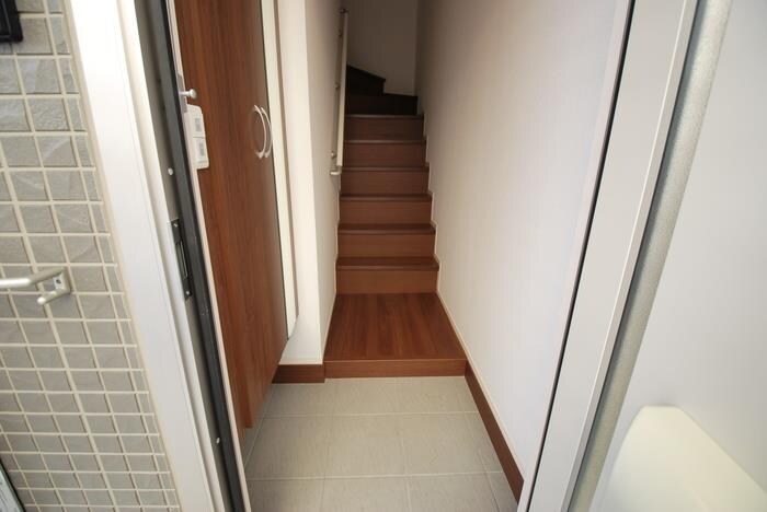 物件内観写真2　(玄関ホール)