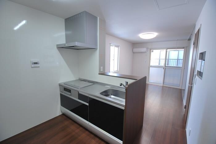 物件内観写真3　(LDK)