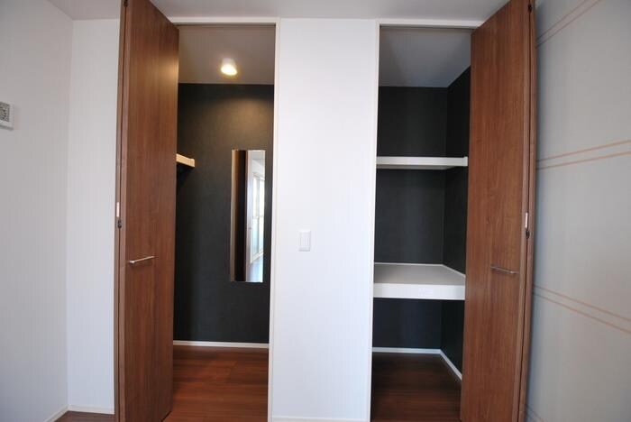 物件内観写真12　(ウォークインクローゼット／物入)