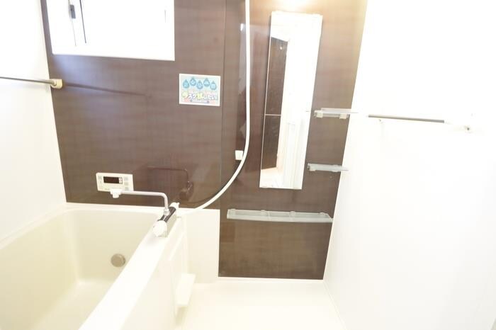 物件内観写真5　(追い焚き／浴室乾燥機付)