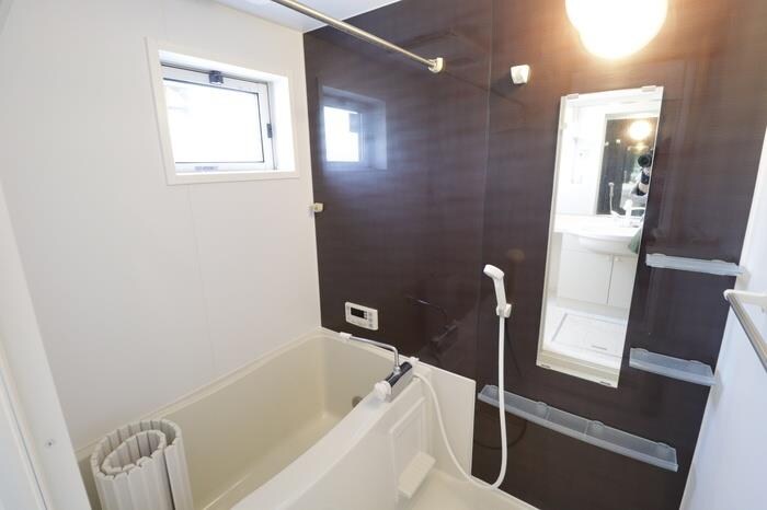 物件内観写真5　(追い焚き／浴室乾燥機付)