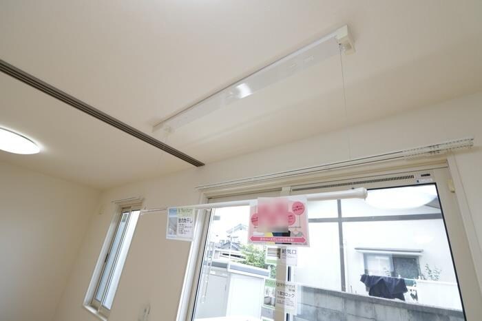 物件内観写真15　(室内物干し)