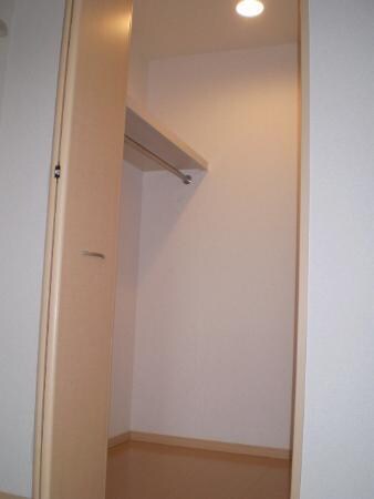 物件内観写真5　(ウォークインクローゼット)