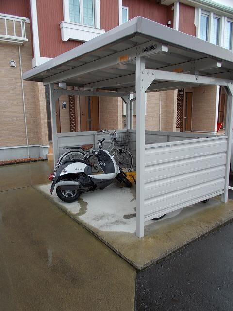 物件内観写真8　(駐輪場)