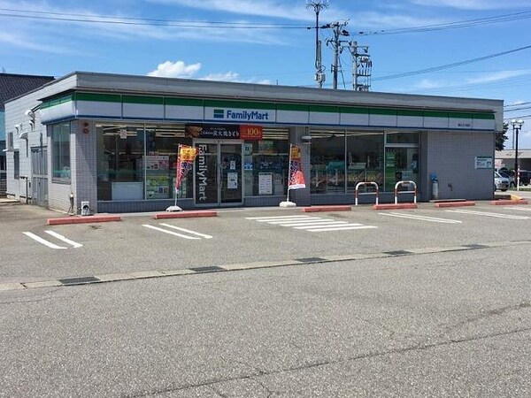 外観(ファミリーマート富山大久保店まで210m)