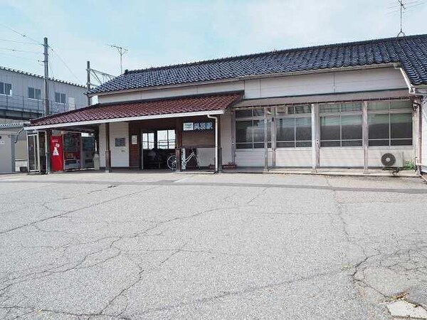 外観(呉羽駅まで750m)