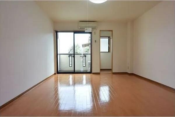 物件内観写真15　(9.8帖　サンルーム付き)