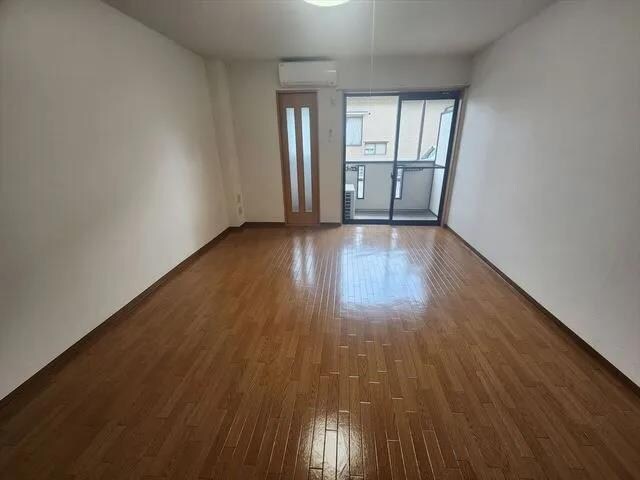 物件内観写真15　(9.8帖　サンルーム付き)