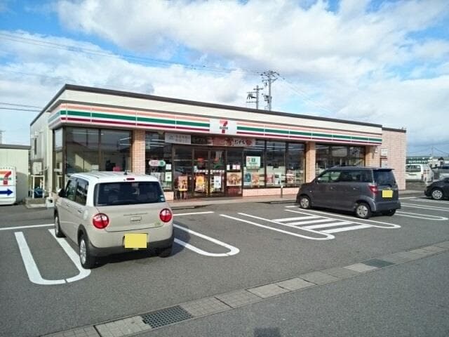 物件外観写真2　(セブンイレブン町村１丁目店まで450m)