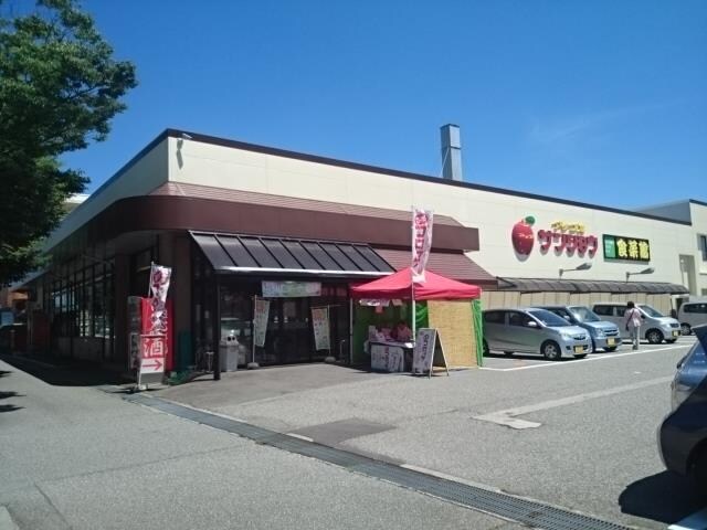 物件外観写真2　(アップルサンショウまで350m)