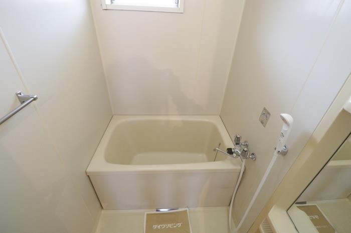 物件内観写真4　(窓有り)