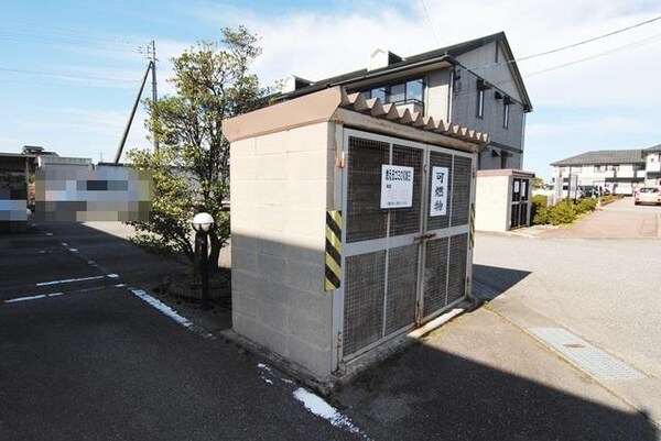 居室(敷地内ゴミ置き場)