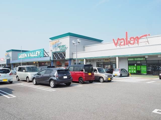 物件外観写真2　(グリーンバレーまで800m)