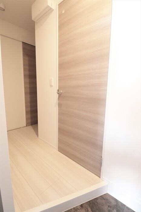 物件内観写真3　(玄関ホール)