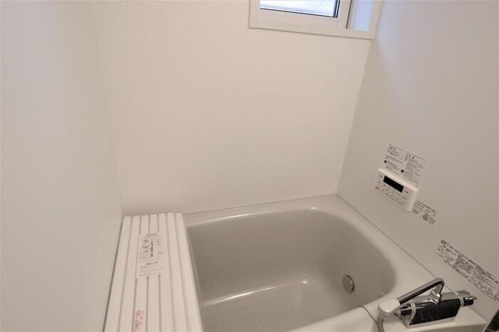 物件内観写真5　(追い焚き／浴室乾燥機付)