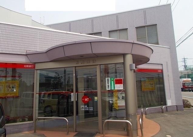 物件外観写真2　(北陸銀行金泉寺出張所まで300m)